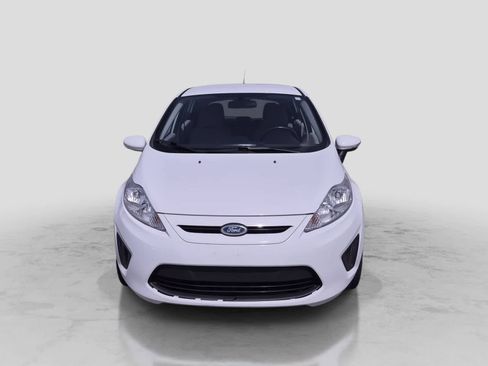 Used 2013 Ford Fiesta SE FWD image 3