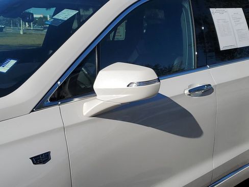 Used 2025 Cadillac XT6 Premium Luxury image 12