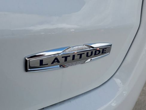 New 2026 Jeep Compass Latitude image 10