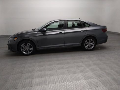 Used 2024 Volkswagen Jetta SE FWD image 2