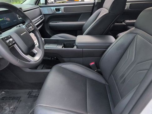 Used 2025 Hyundai Santa Fe SEL FWD image 24