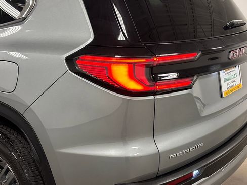 Used 2025 GMC Acadia Elevation image 15