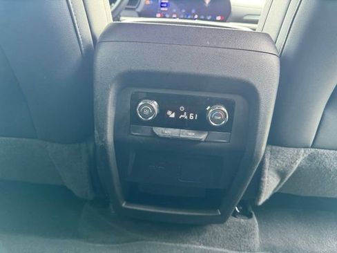 Used 2025 Chevrolet Traverse Z71 AWD/4WD image 18