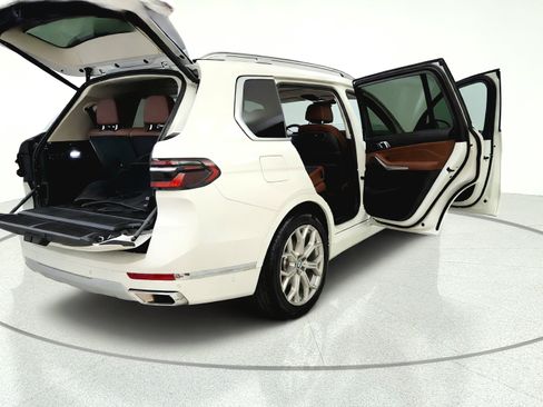 Used 2023 BMW X7 xDrive40i AWD/4WD image 14