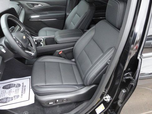 Used 2026 Chevrolet Traverse LT image 4