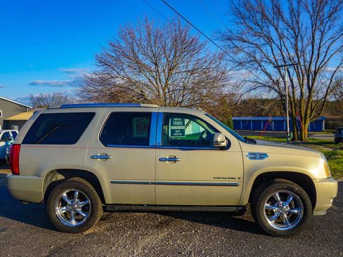 Used 2007 Cadillac Escalade AWD w/ Information Package image 2