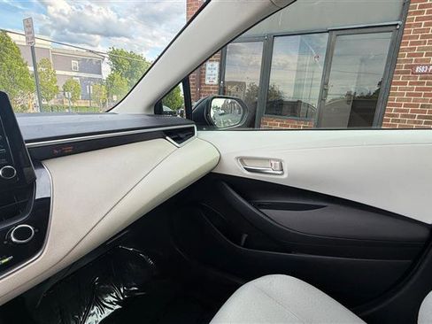 Used 2021 Toyota Corolla LE FWD image 36