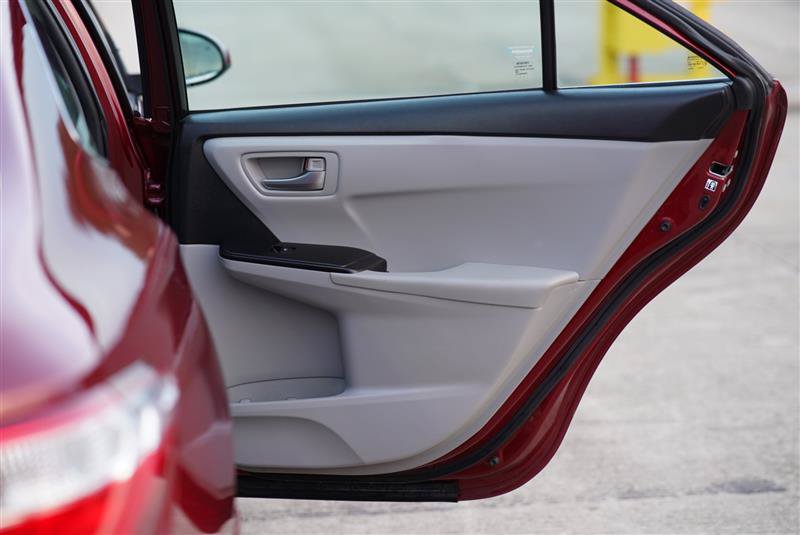 Used 2017 Toyota Camry SE w/ Moonroof Package FWD image 67