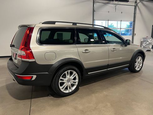 Used 2016 Volvo XC70 T5 Premier w/ Proximity Package AWD/4WD image 3