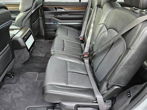Used 2023 Jeep Grand Wagoneer 4WD w/ Flexible Seating Group image 11