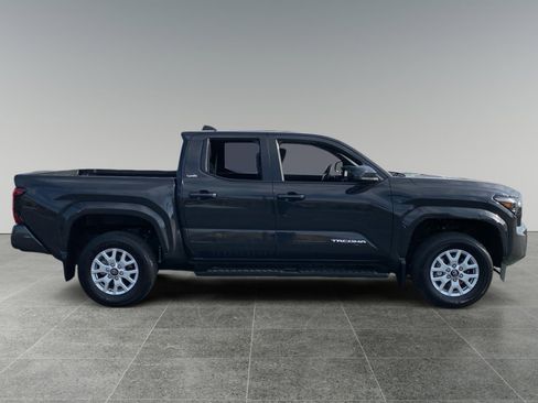 Certified 2025 Toyota Tacoma SR5 AWD/4WD image 6