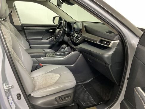 Used 2022 Toyota Highlander Bronze Edition image 28