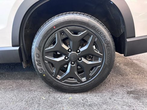 Used 2019 Subaru Forester Premium AWD/4WD image 7