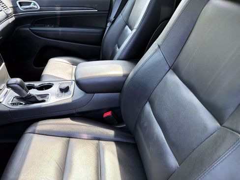 Used 2022 Jeep Grand Cherokee Limited AWD/4WD image 10