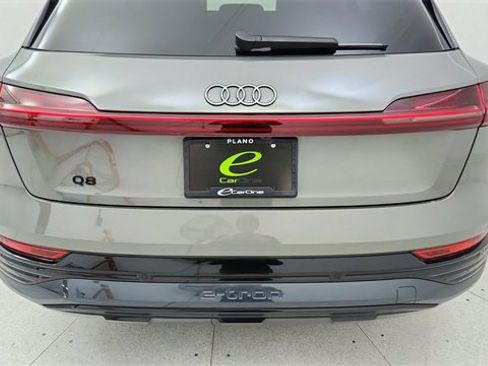 Used 2024 Audi Q8 e-tron Premium image 11