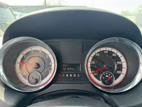 Used 2018 Dodge Grand Caravan SE w/ UConnect Hands-Free Group image 25