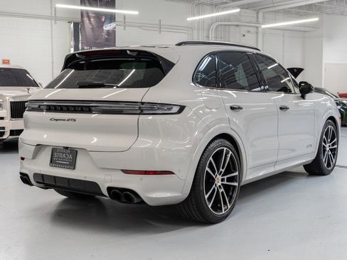 Used 2025 Porsche Cayenne GTS AWD/4WD image 8