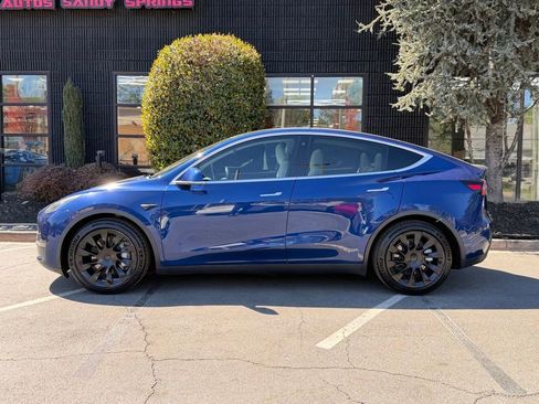 Used 2020 Tesla Model Y Long Range image 9