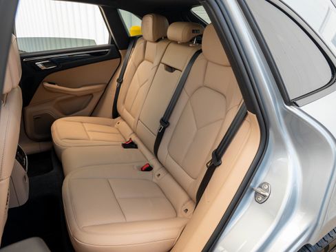 Certified 2025 Porsche Macan image 32