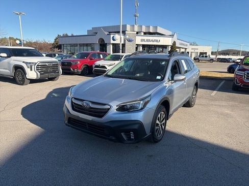 Used 2022 Subaru Outback Premium image 3