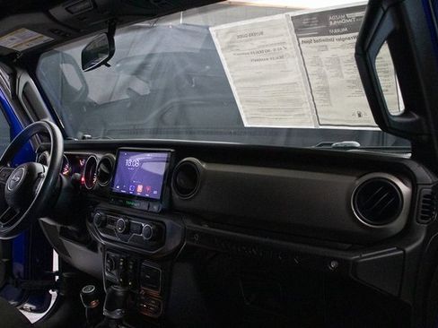 Used 2018 Jeep Wrangler Unlimited Sport image 14