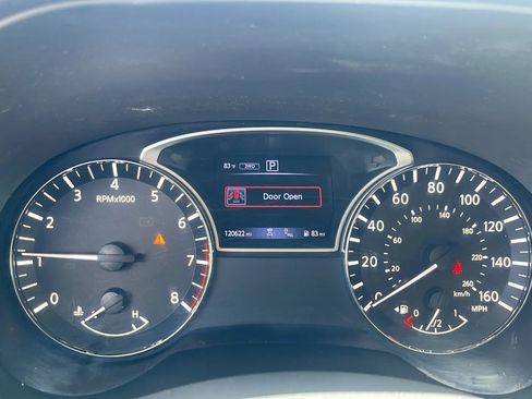 Used 2019 Nissan Pathfinder SV image 11