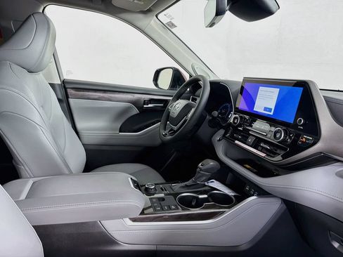 New 2026 Toyota Highlander Limited AWD/4WD image 33