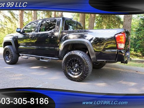 Used 2017 Toyota Tacoma TRD Off-Road w/ Premium & Technology Package AWD/4WD image 10