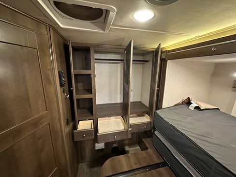 Used 2017 Mercedes-Benz Sprinter 3500 image 4