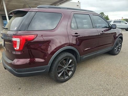Used 2019 Ford Explorer XLT w/ Equipment Group 202A image 9