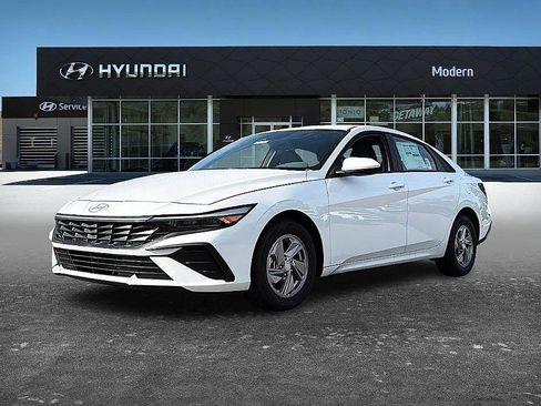 New 2026 Hyundai Elantra SE FWD image 1