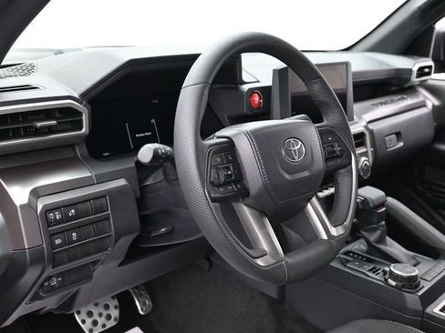 Used 2025 Toyota Tacoma TRD Sport image 14