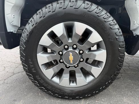 Used 2021 Chevrolet Silverado 2500 Custom w/ Custom Value Package AWD/4WD image 16
