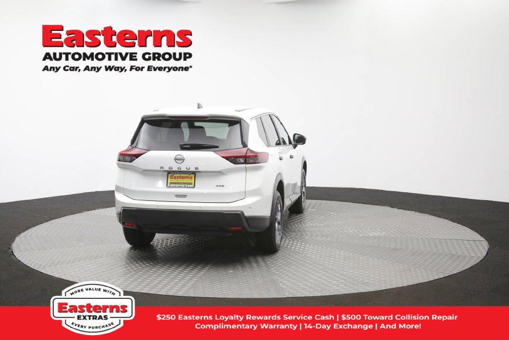 Used 2024 Nissan Rogue S AWD/4WD image 32