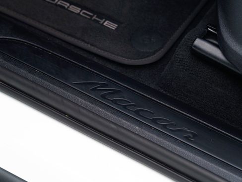 Used 2022 Porsche Macan image 14