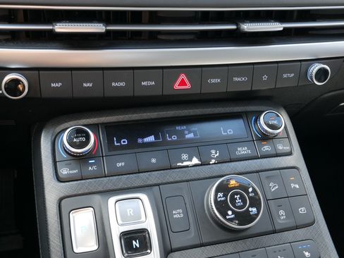 Used 2024 Hyundai Palisade Limited AWD/4WD image 23