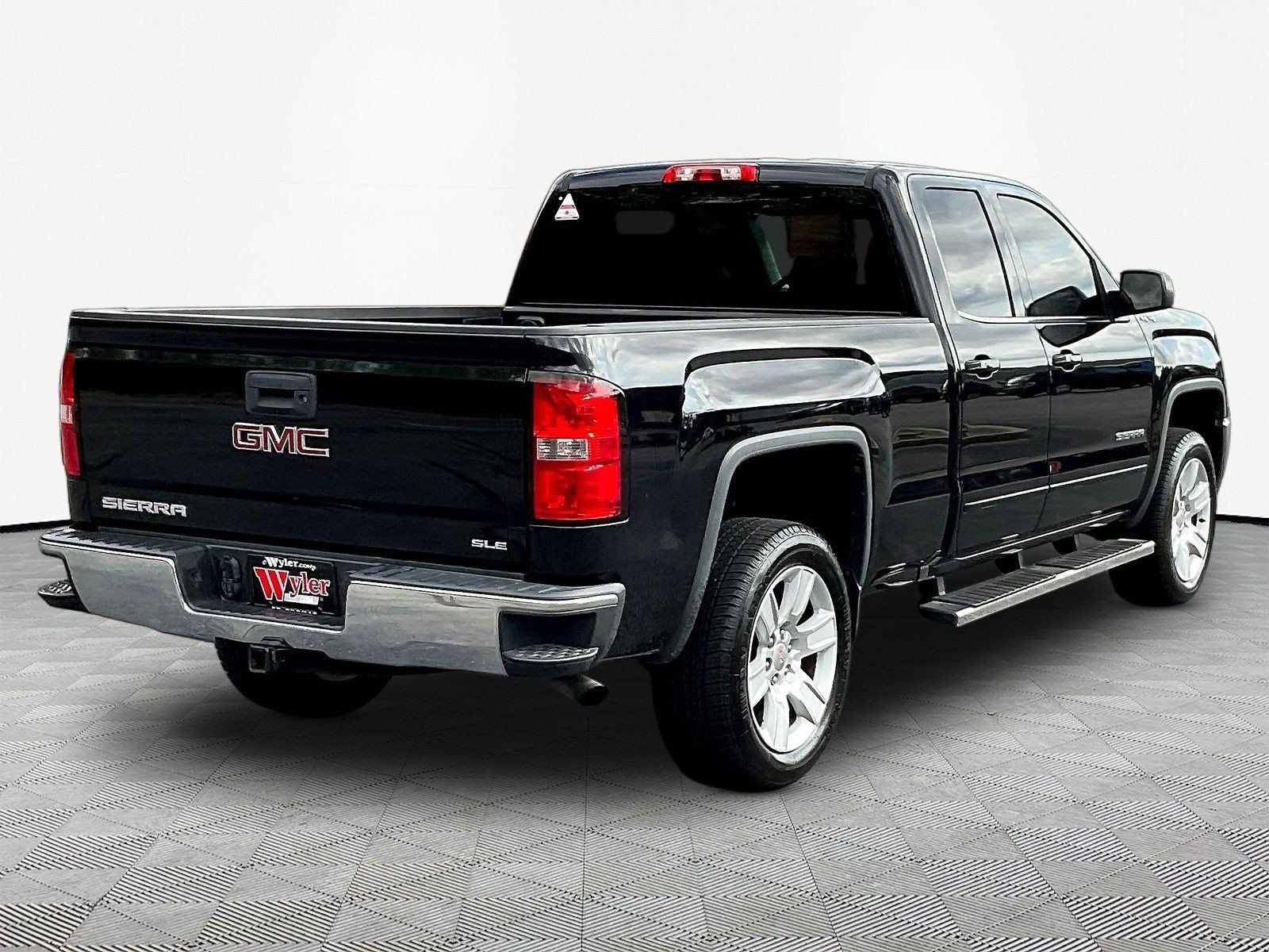 Used 2018 GMC Sierra 1500 SLE w/ SLE Value Package AWD/4WD image 6