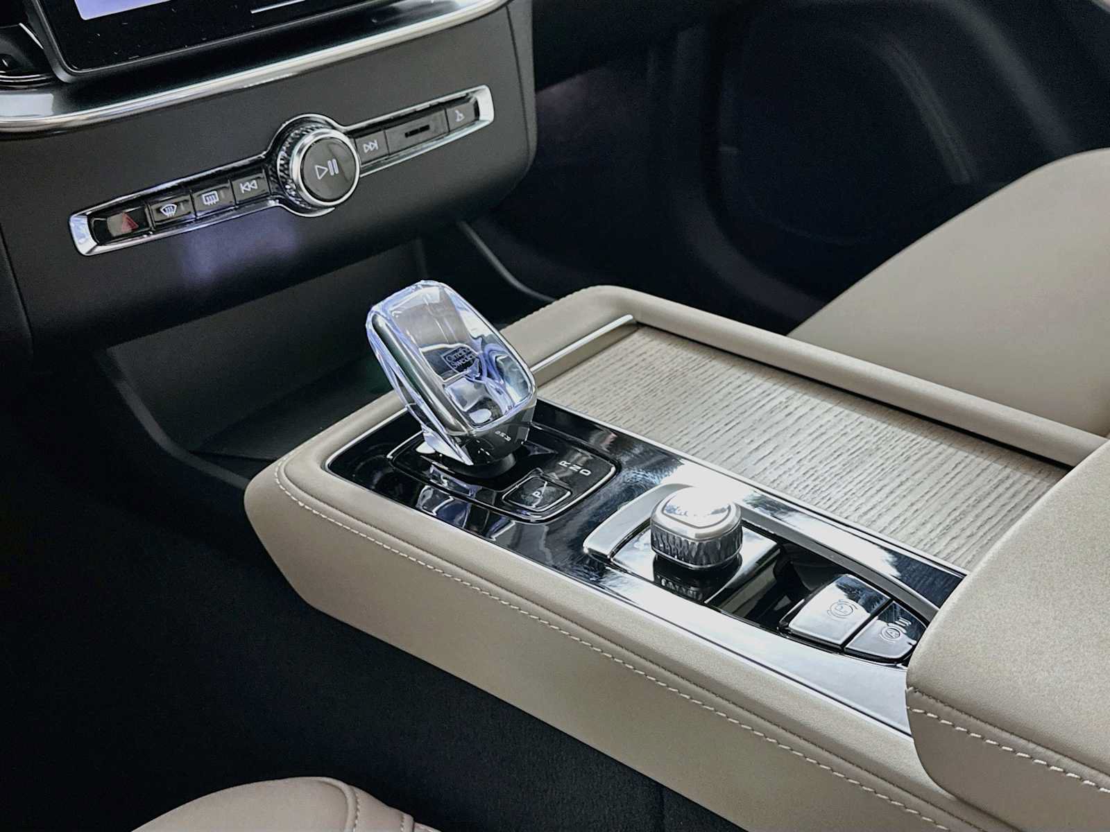New 2026 Volvo XC90 T8 Plus w/ Protection Package AWD/4WD image 15