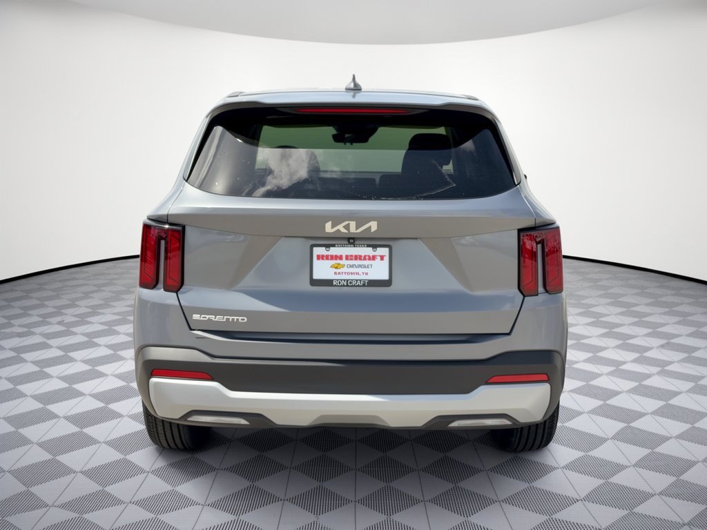 Used 2025 Kia Sorento LX FWD image 11