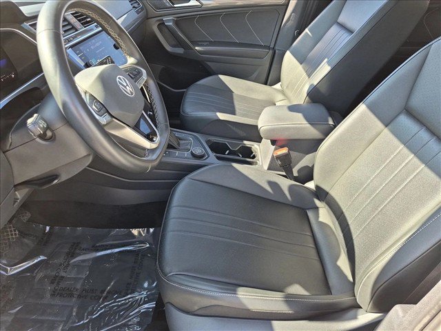 Used 2024 Volkswagen Tiguan SE AWD/4WD image 15