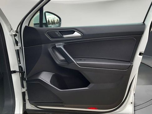 Used 2019 Volkswagen Tiguan SE image 27
