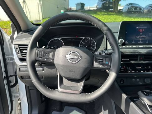 Used 2025 Nissan Rogue SV w/ SV Premium Package FWD image 24