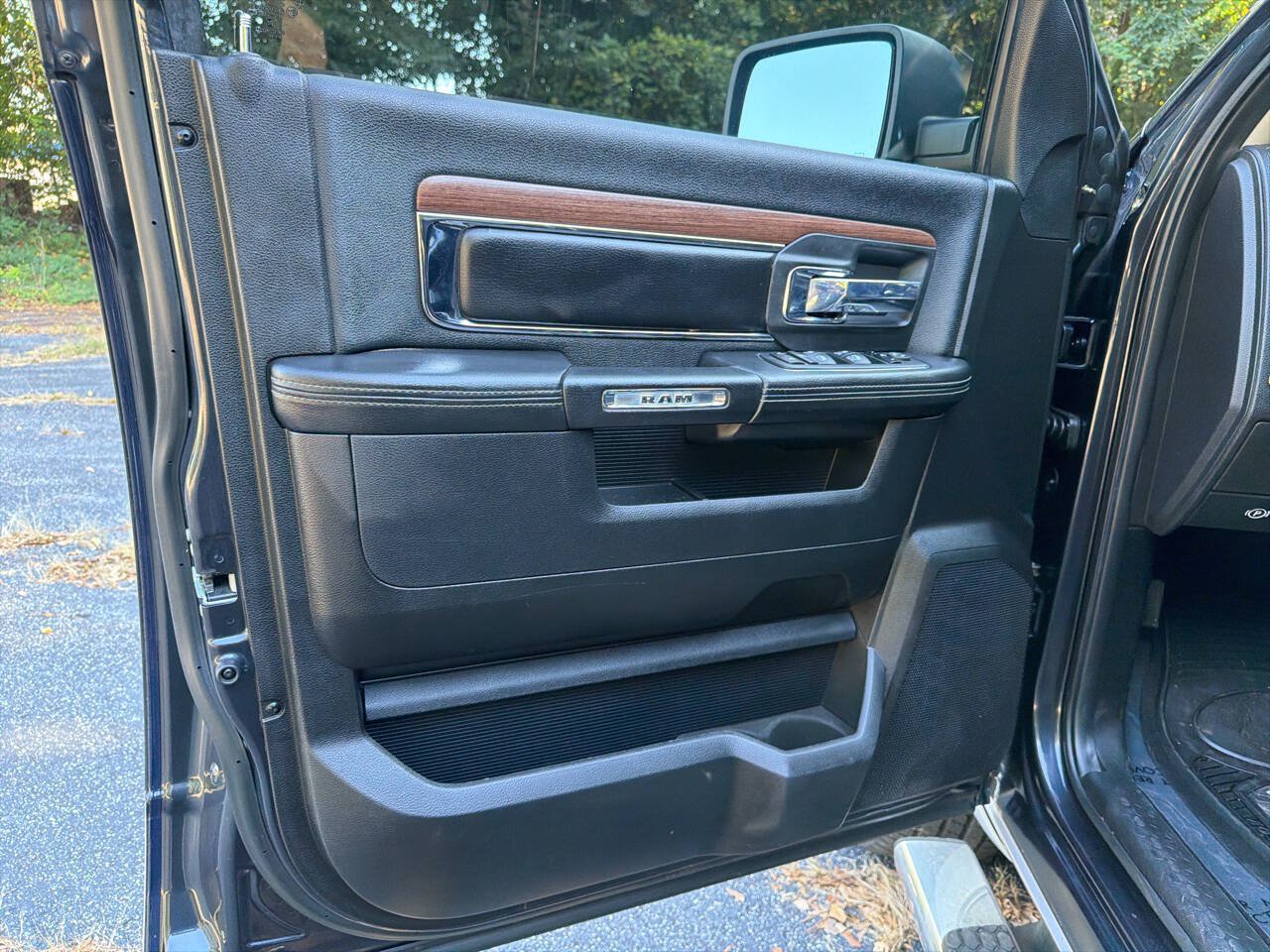 Used 2013 RAM 1500 Laramie w/ Convenience Group AWD/4WD image 11