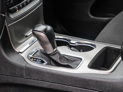 Used 2021 Jeep Grand Cherokee Laredo image 29