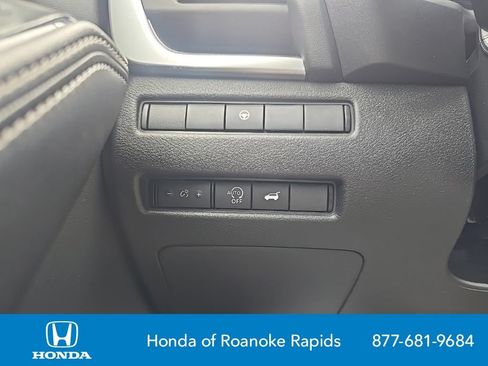 Used 2024 Nissan Rogue SV FWD image 24