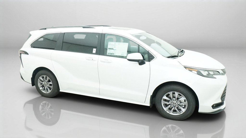 New 2026 Toyota Sienna XLE FWD image 6