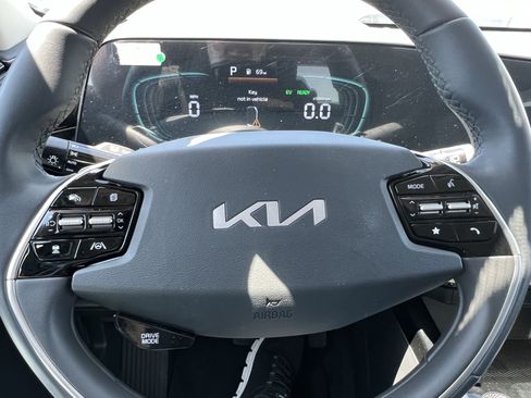 New 2026 Kia Niro EX FWD image 22