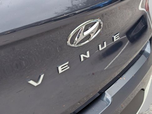 Used 2023 Hyundai Venue Limited image 22