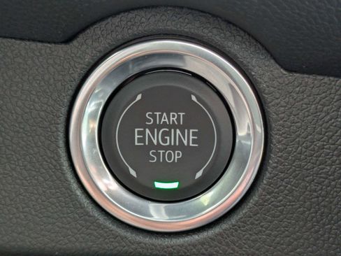 Used 2025 Chevrolet Traverse LT w/ Driver Confidence Package FWD image 23