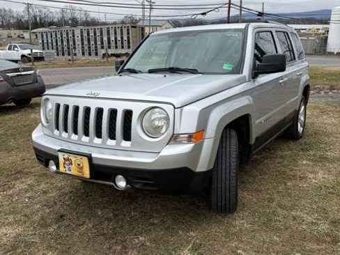 Used 2011 Jeep Patriot Latitude w/ Sun/Sound Group image 3